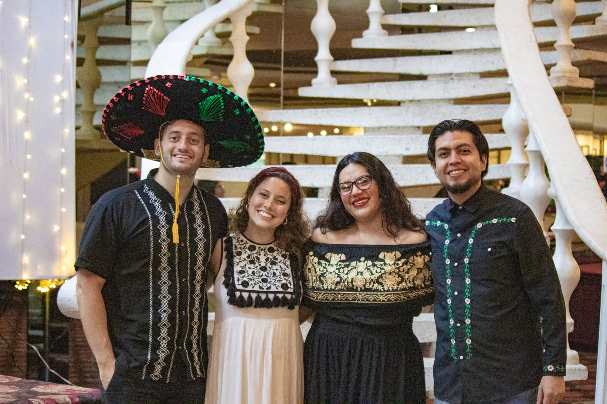 Grupo con sombrero mexicano